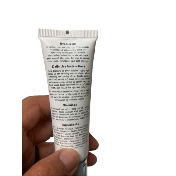 Barker Wellness Co Eye Serum 1oz NIB - Picture 2 of 2